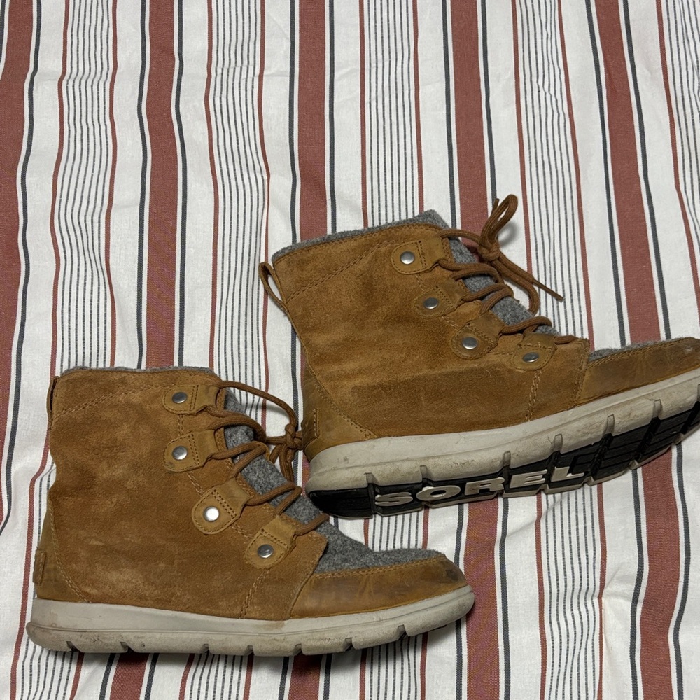 Sorel Tan and Gray Women's Winter Boots - Picture 3 of 4